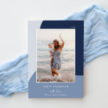 Joyful Shades Vertical Photo Hanukkah Silver Folie Feestdagenkaart<br><div class="desc">Een chic en elegant Hanukkah-kaartontwerp met één verticale of portretgeoriënteerde foto op een achtergrond van organische vormen in tinten blauw met zilveren folie. Geef uw persoonlijke familienaam en aangepaste Hanukkah-groet hieronder een persoonlijk tintje voor de perfecte afwerking van deze op natuur geïnspireerde vakantiefoto-kaarten.</div>
