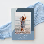 Joyful Shades Vertical Photo Hanukkah Silver Folie Feestdagenkaart<br><div class="desc">Een chic en elegant Hanukkah-kaartontwerp met één verticale of portretgeoriënteerde foto op een achtergrond van organische vormen in tinten blauw met zilveren folie. Geef uw persoonlijke familienaam en aangepaste Hanukkah-groet hieronder een persoonlijk tintje voor de perfecte afwerking van deze op natuur geïnspireerde vakantiefoto-kaarten.</div>