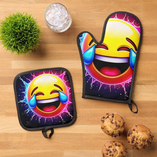 Joyful Splash: Laughing Emoji Art Ovenwant & Pannenlap Set (Top down)