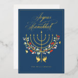 Joyous Hanukkah Festive Menorah Candle Foto Folie Feestdagenkaart<br><div class="desc">Joyous Hanukkah, stuur je Hanukkah wensen naar je familie en vrienden met onze prachtige aanpasbare fotokaart. Ons ontwerp is voorzien van onze prachtige, handgetekende menorakaars in faux roos goud met prachtige feestbloemen en bladeren. Doven zijn ook ingebouwd in dit prachtige, op Hanukkah geïnspireerde ontwerp. "Joyous Hanukkah" is geschreven in een...</div>