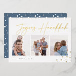 Joyous Sketch | Hanukkah Photo Collage Folie Feestdagenkaart<br><div class="desc">Verstuur Hanukkah begroetingen naar vrienden en familie in chique stijl met onze elegante fotokaarten. De kaart is ontworpen om drie van uw favoriete foto's naast elkaar te plaatsen in een collage formaat, en bevat "joyous Hanukkah" in casual handgeschetst script met gouden folie, dat voorzien is van met de hand getekende...</div>