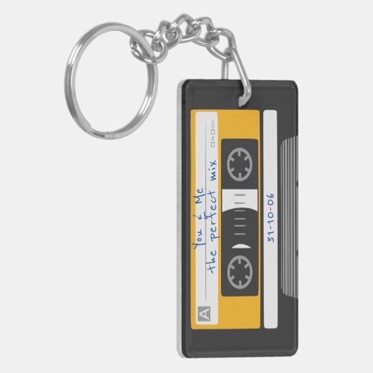 Jubileum 1980:  Cassettebandje Sleutelhanger (Voorkant Links)