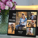 Jubileum 5 Fotocollage U bent de One Black Fotoplaat<br><div class="desc">Fotoplak zwart-wit dat u kunt personaliseren met 5 van uw favoriete afbeeldingen. Het ontwerp wordt geletterd met moderne overmaatse druk en casual manuscripttypografie en de formulering leest "u bent"u. De sjabloon is opstelling klaar voor u om jouw naam en vastgestelde datum evenals uw foto's toe te voegen, die van links...</div>