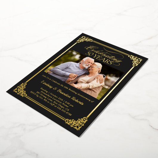 Jubileum Black Gold 50th Wedding Folie Uitnodiging (Gedraaid)