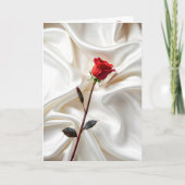 Jubileum rode roos op satijn kaart (Voorkant)