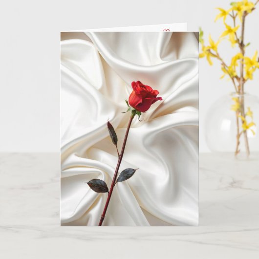 Jubileum rode roos op satijn kaart (Gele Bloem)