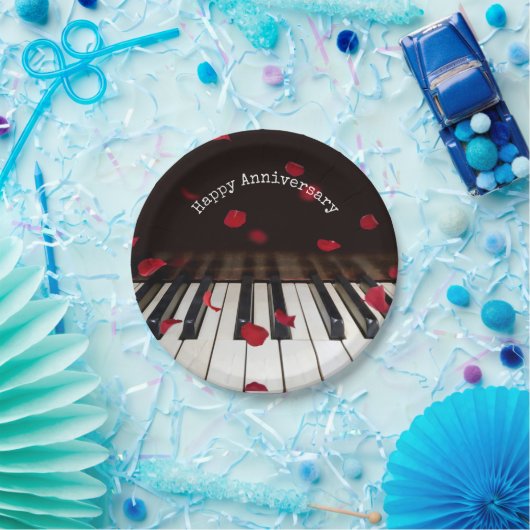 Jubileum Roos Petals op Piano Keys Papieren Bordje (Feest)