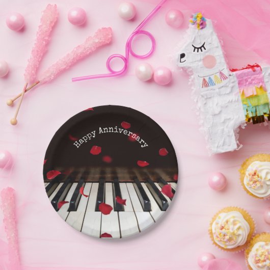 Jubileum Roos Petals op Piano Keys Papieren Bordje (Feest)