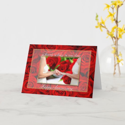 Jubileum voor lesbische koppel met rode rozen kaart (Gele Bloem)