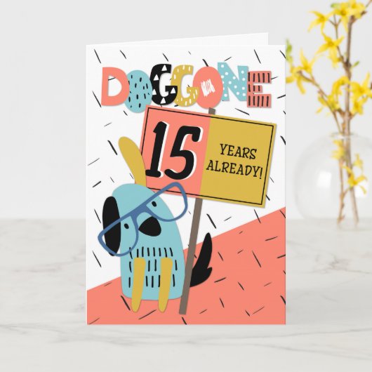 Jubileum werknemer 15 jaar Comic Dog Kaart (Gele Bloem)