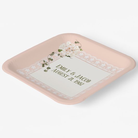 Jubileum witte zijde op perzikroze papieren bordje (Gebogen)