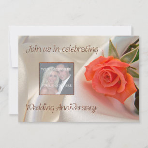Jubileumuitnodiging met een rode roos van liefde kaart