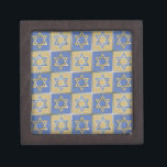 Judaica Star van David Metal Gold Blue Premium Juwelen Doos<br><div class="desc">Je bekijkt het Lee Hiller Design Collectie. Apparel,  Gifts & Collectibles Lee Hiller Photography of Digital Art Collectie. Je kunt haar Natuur fotografie uitzichten op http://HikeOurPlanet.com/ en haar wandelende blog volgen in Hot Springs National Park.</div>