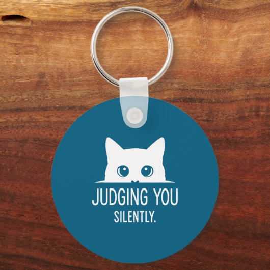 Judging You Silently - Funny Cat  Sleutelhanger (Voorkant)