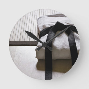 Judo Gi over Tatami mat Ronde Klok