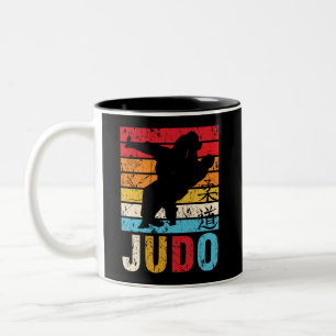 Judo Ura Nage Judoka Retro Zonsondergang Tweekleurige Koffiemok