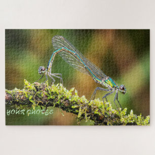 Juffers Macro - Iridiserende Liefde op Mos Legpuzzel