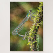 Juffers Macro - Iridiserende Liefde op Mos Legpuzzel (Verticaal)