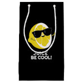 Juice be Cool Funny Fruit Pun Dark BG Klein Cadeauzakje (Voorkant)