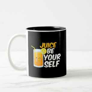 Juice be Yourself Funny Oranje Juice Lover Puns Tweekleurige Koffiemok