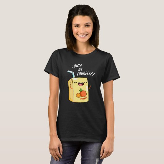 Juice be Yourself Funny Oranje Juice Pun Dark BG T-shirt (Voorkant volledig)