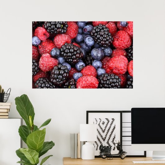 Juicy en Ripe Berry Fruit Medley Poster (Thuiskantoor)