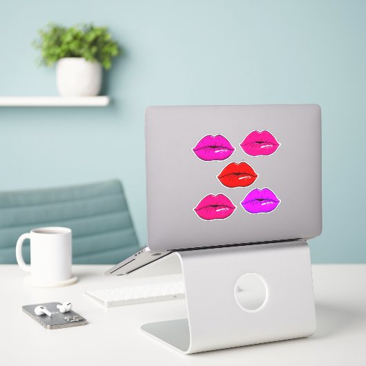Juicy Lips Sticker (Laptop op bureau)
