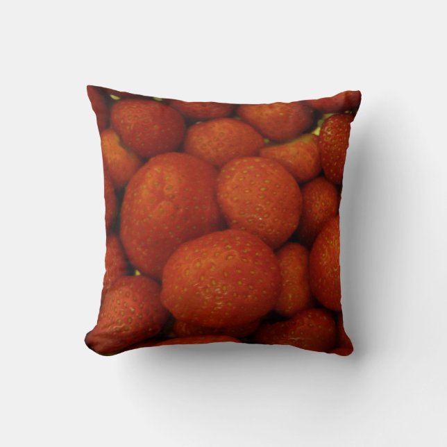 Juicy Strawberries Pillow Kussen (Voorkant)
