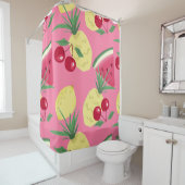 Juike vruchten op een roze rode achtergrond. douchegordijn (In situ)