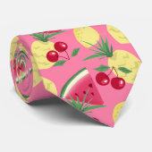 Juike vruchten op een roze rode achtergrond. stropdas (Opgerold)