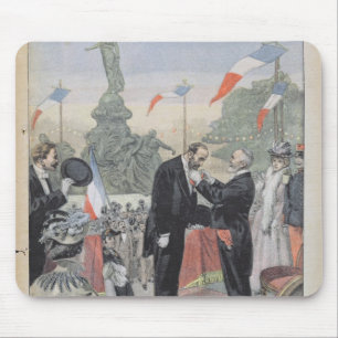 Jules Dalou wordt met een medaille uitgereikt Muismat