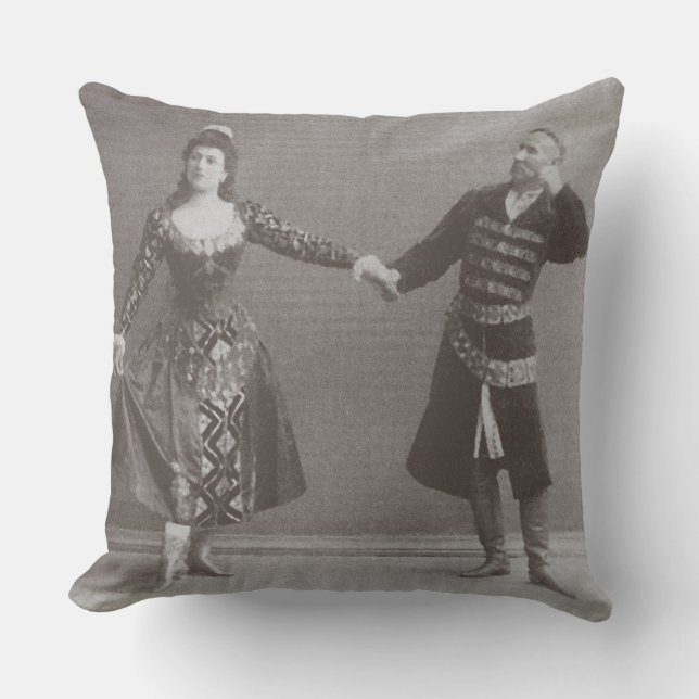 Julia en Felix Kschessinsky in de mazu Kussen (Voorkant)