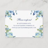 Juliette Dusty Blue Floral Wedding Website RSVP Informatiekaartje (Voorkant)