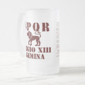 Julius Caesar's 13e Gemina Roman Legion Glass Matglas Bierpul (Voorkant links)