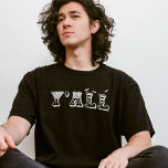 Jullie hebben Halloween Western met Elf of Heksens T-shirt<br><div class="desc">Zadelen voor spookachtig seizoen met deze minimalistische "Y'all" t-shirt, ideaal voor Westerne Halloween vibes. Verwissel je laarzen voor heks- of elfschoenen en omarm de cowgirl of cowboygeest met een vleugje heksenmagie. Ideaal voor iedereen die een vleugje spookachtige, hekserige vibes aan zijn garderobe wil toevoegen. Perfect voor Halloween-bijeenkomsten of een relaxte...</div>