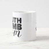 Jumbo Coffee Mok Truth Bomb mama Grote Logo (Voorkant)