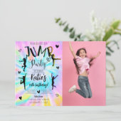 Jump Meisje Tie Dye Verjaardagsfeestfoto Kaart (Staand voorkant)