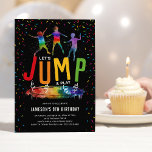 Jump Trampoline Kids Verjaardagsfeestje Kaart<br><div class="desc">Als het gaat om het voorbereiden op een kinderverjaardagsfeestje, dienen aangepaste uitnodigingen als de perfecte manier om de toon te zetten en de gasten te laten weten wat voor soort evenement te verwachten is. Deze gedurfde uitnodigingen hebben een gedurfde en moderne zwarte achtergrond met kleurrijke feeststrooisels en zijn voorzien van...</div>
