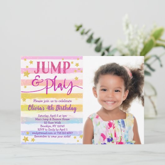 Jump Verjaardag Uitnodiging voor Girls Bounce Part (Staand voorkant)