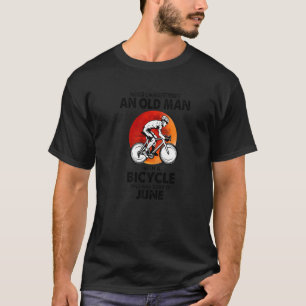 June onderschat nooit een oud Man met een fiets T-shirt