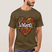 Juneteenth afrocentrische hartpatronen t-shirt (Voorkant)
