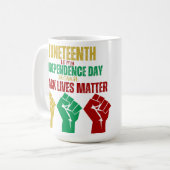 Juneteenth Pan-Afrikaanse Vuist Mok (Voorkant links)