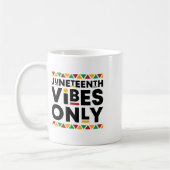 Juneteenth Vibes only Black History African Americ Koffiemok (Links)