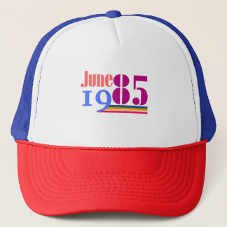 Juni '85 Bold Retro Plus Maat T-shirt Trucker Pet