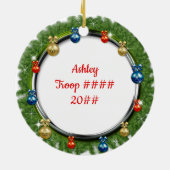 Junior Dark Skin Pine Wreator met siervoorwerpen Keramisch Ornament (Achterkant)