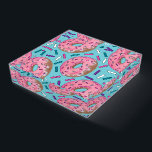 Junk Food Foodie Pink Blauwgroen Donut Doughnut Sp<br><div class="desc">Dit papiergewicht is ideaal voor geschenken of voor het versieren van een kantoor. Het is voorzien van een originele afbeelding van een donut met roze vorst, omringd door sproinkles. Dit dommerontwerp is ook beschikbaar op andere producten. Zie je niet wat je zoekt? Neem contact op met Rebecca om iets voor...</div>