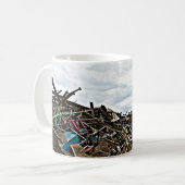 Junk Yard Sshit Metal in Depot Koffiemok (Voorkant links)