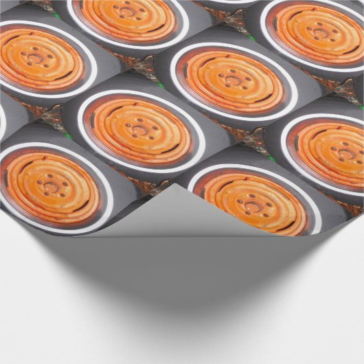 Junk Yard  Wheel, oranje zwart-wit Cadeaupapier (Hoek)