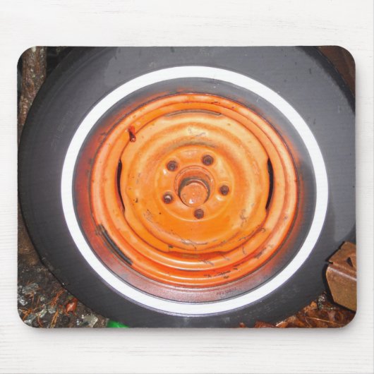 Junk Yard  Wheel, oranje zwart-wit Muismat (Voorkant)
