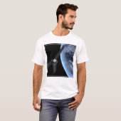 Juno ruimtevaartuig tijdens zijn Earth Flyby T-shirt (Voorkant volledig)